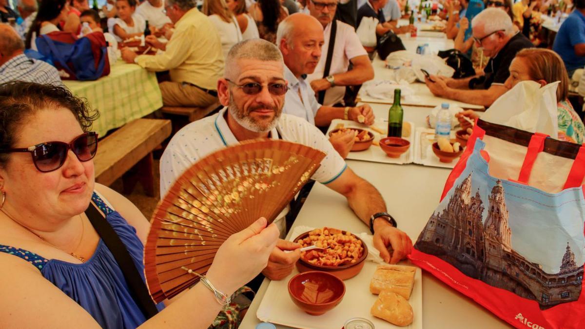 Aspecto que presentaba la carpa de degustación de los callos. |   // IÑAKI ABELLA