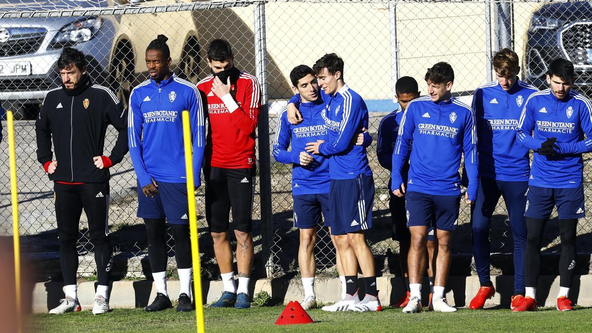 Un momento del entrenamiento del Real Zaragoza en la Ciudad Deportiva.