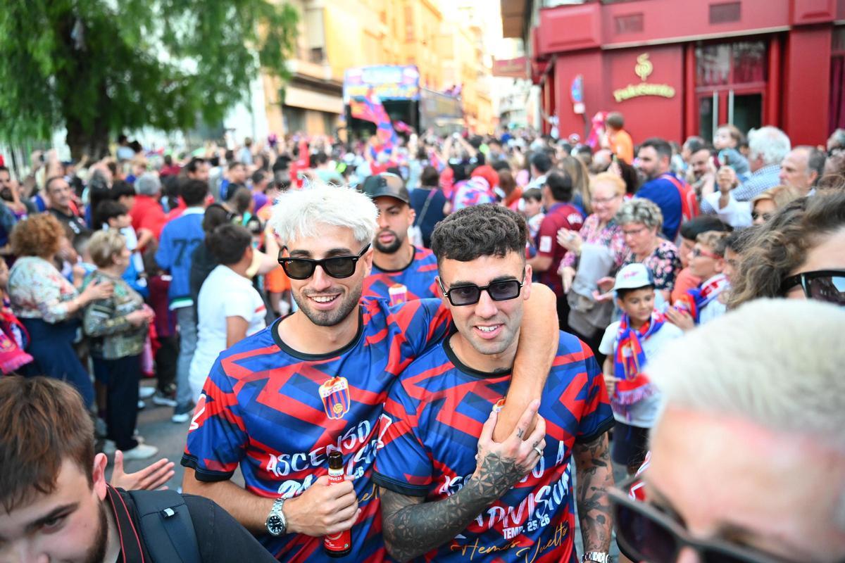 Así ha sido la rúa de celebración y fiesta de ascenso del Eldense