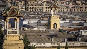Techos de fibrocemento, que contiene amianto, en el tejado del palacio Alfons XIII de la Fira de Barcelona.