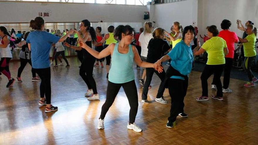 Aspecto general del salón donde se realizó el baile de zumba.