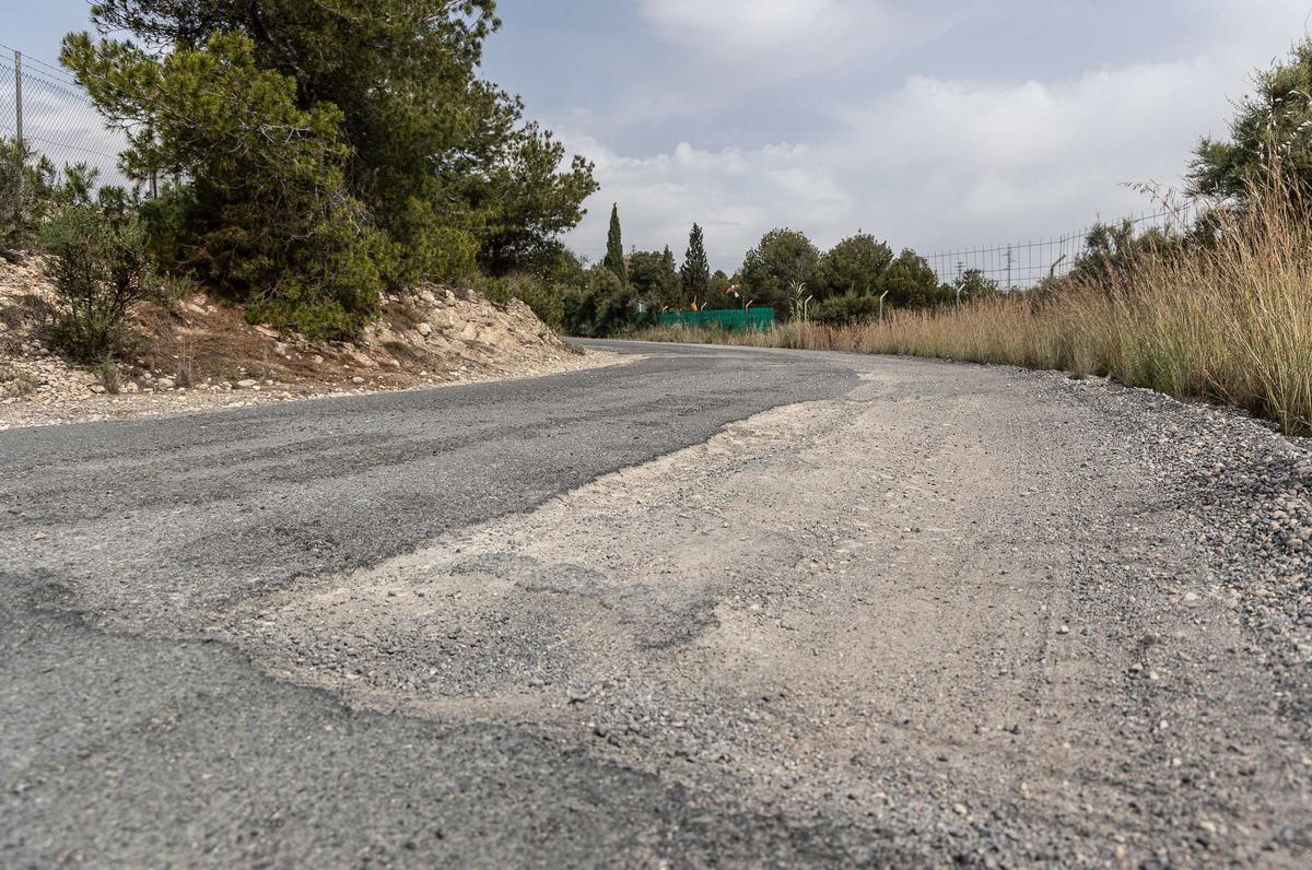 Camino en Peña de las Águilas que aparece con dos tipos de firmes distintos