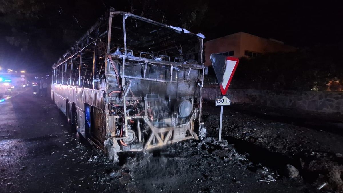 Arde una guagua de Global en Arguineguín