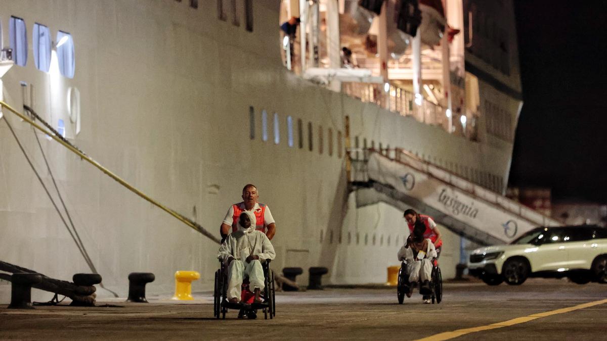 Llegada del Insigna II a Tenerife  que rescató migrantes