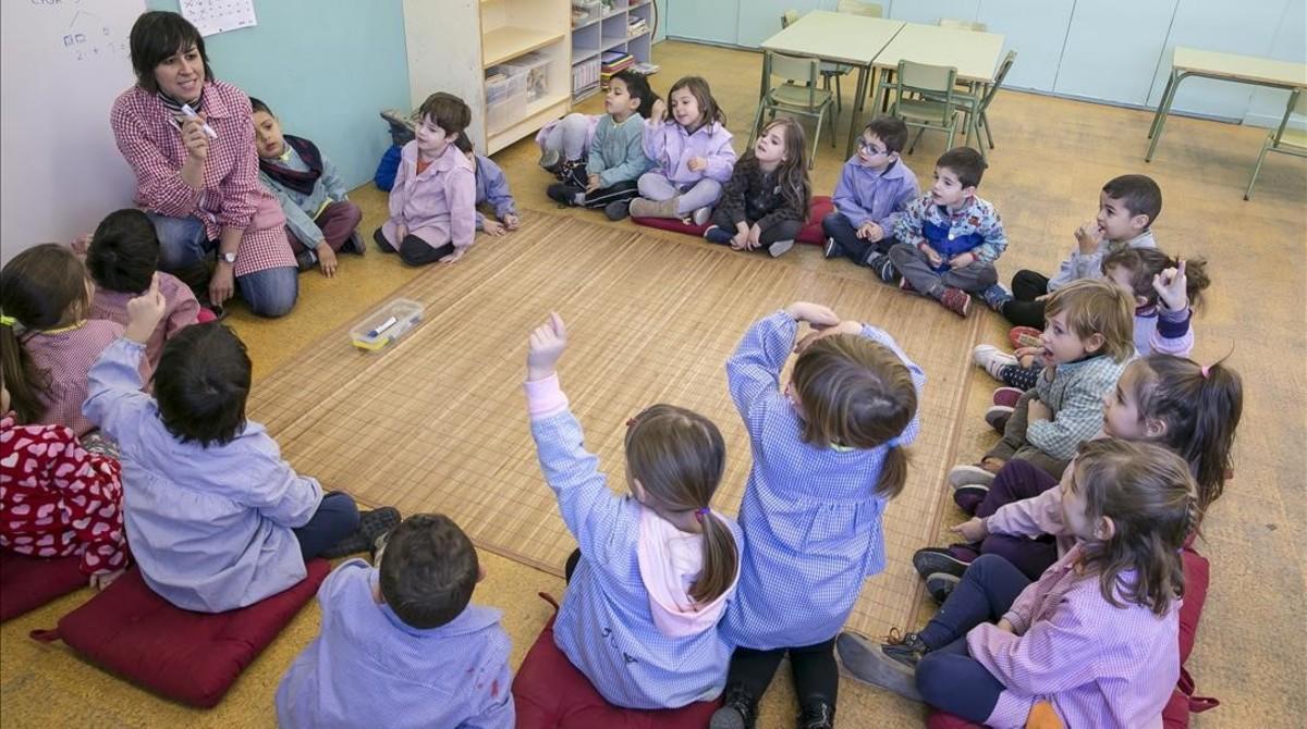 Alumnos de la escuela Rambleta del Clot, que este curso ha iniciado el giro hacia la educación innovadora.