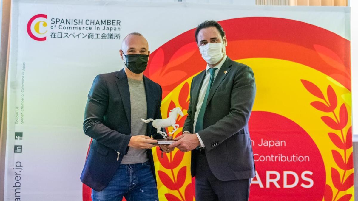 Andrés Iniesta recibe el premio 'España-Japón a la contribución empresarial'