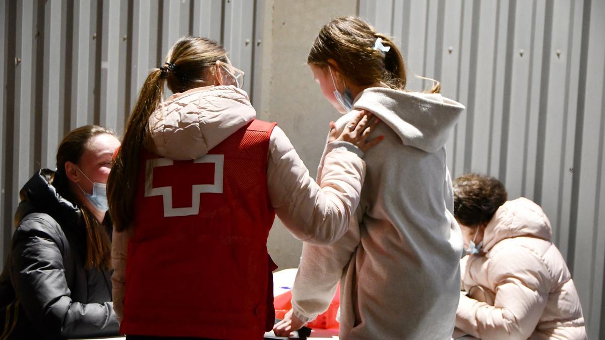 Personas ucranianas desplazadas por la guerra atendidas por Cruz Roja en Alicante