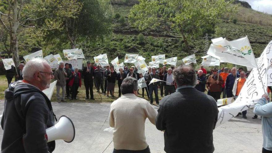 Concentración en Porto para exigir la mejora de la carretera