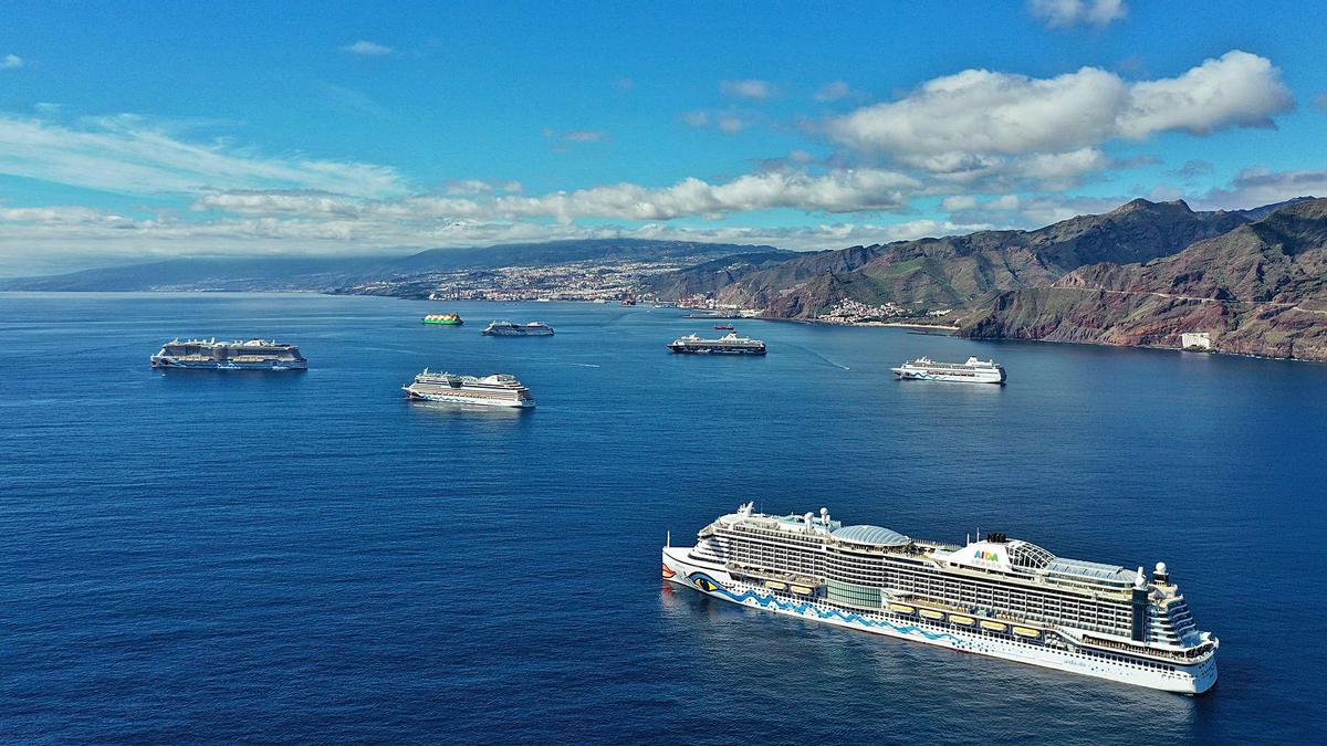 Fondeo de 8 cruceros.