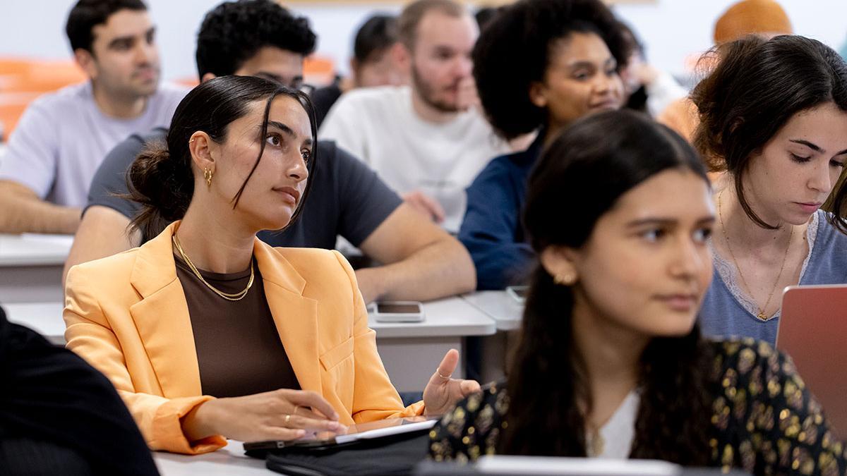 Uno de cada tres estudiantes CEU recibe algún tipo de beca o ayuda al estudio.