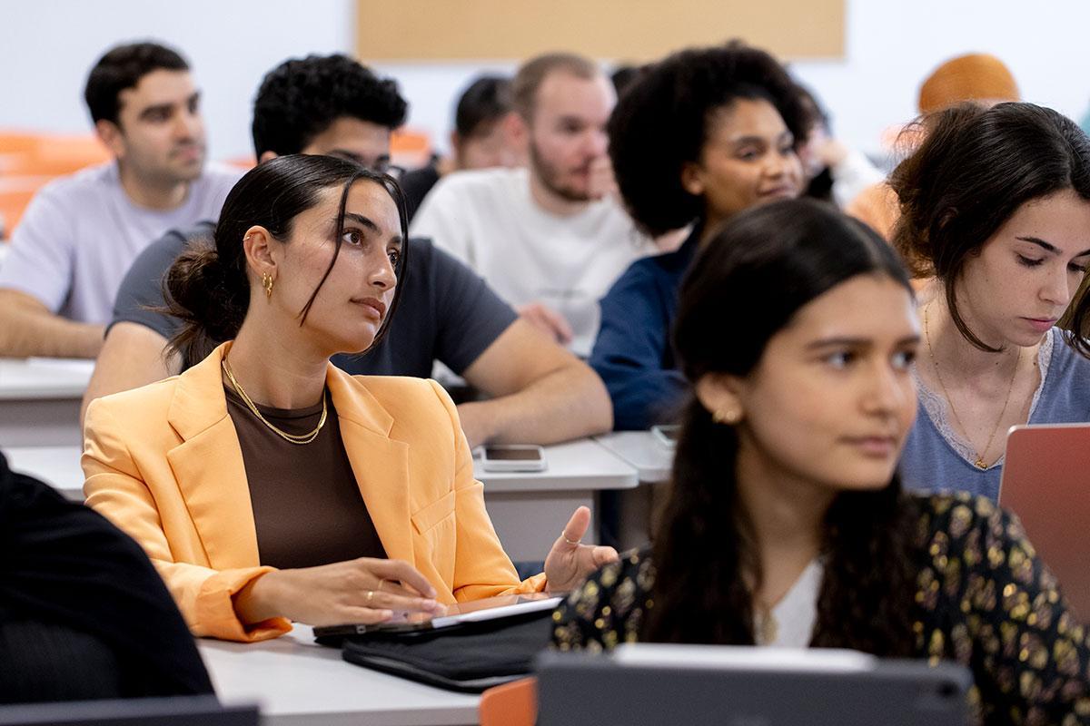 Uno de cada tres estudiantes CEU recibe algún tipo de beca o ayuda al estudio.