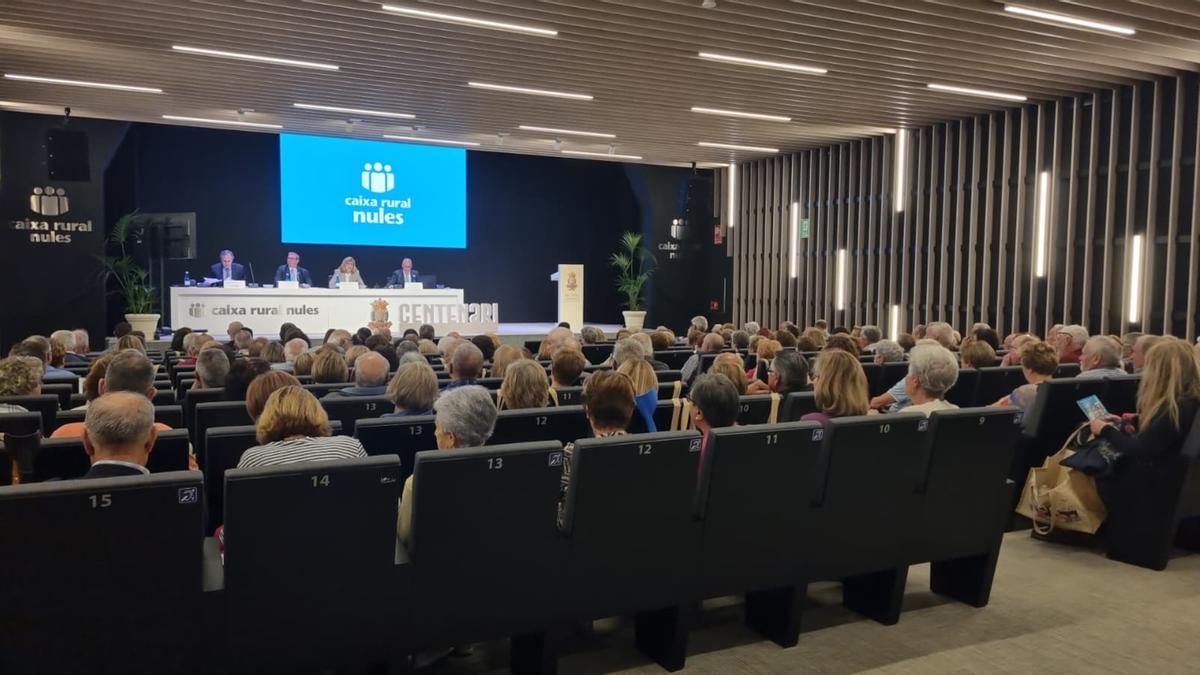 Socios en la Asamblea de la Caixa Rural de Nules.