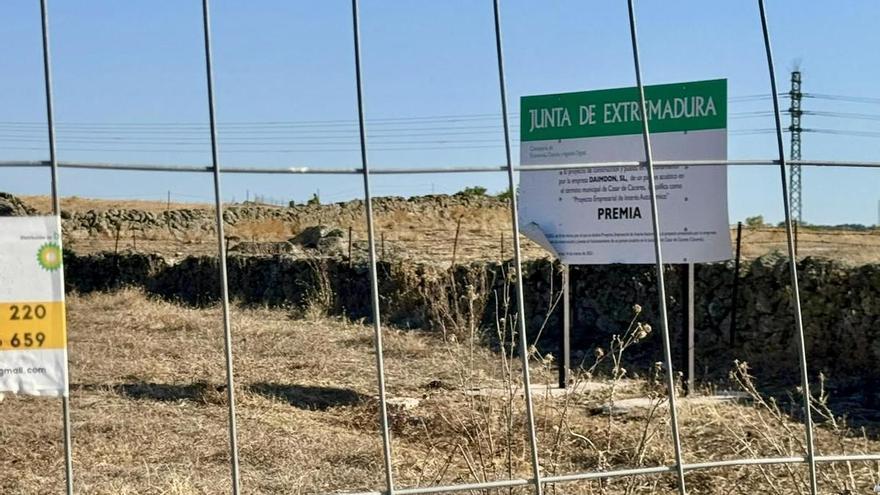 El parque acuático de Casar de Cáceres acelera para recuperar su subvención millonaria y no quedarse otro año en el limbo