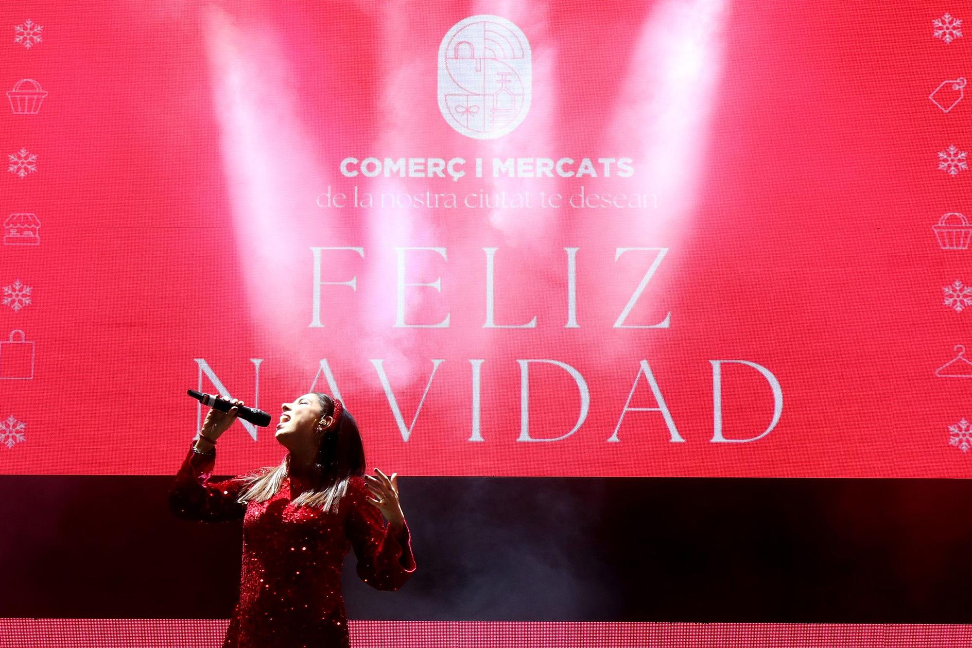 Impresionante encendido de luces de Navidad en Sagunt