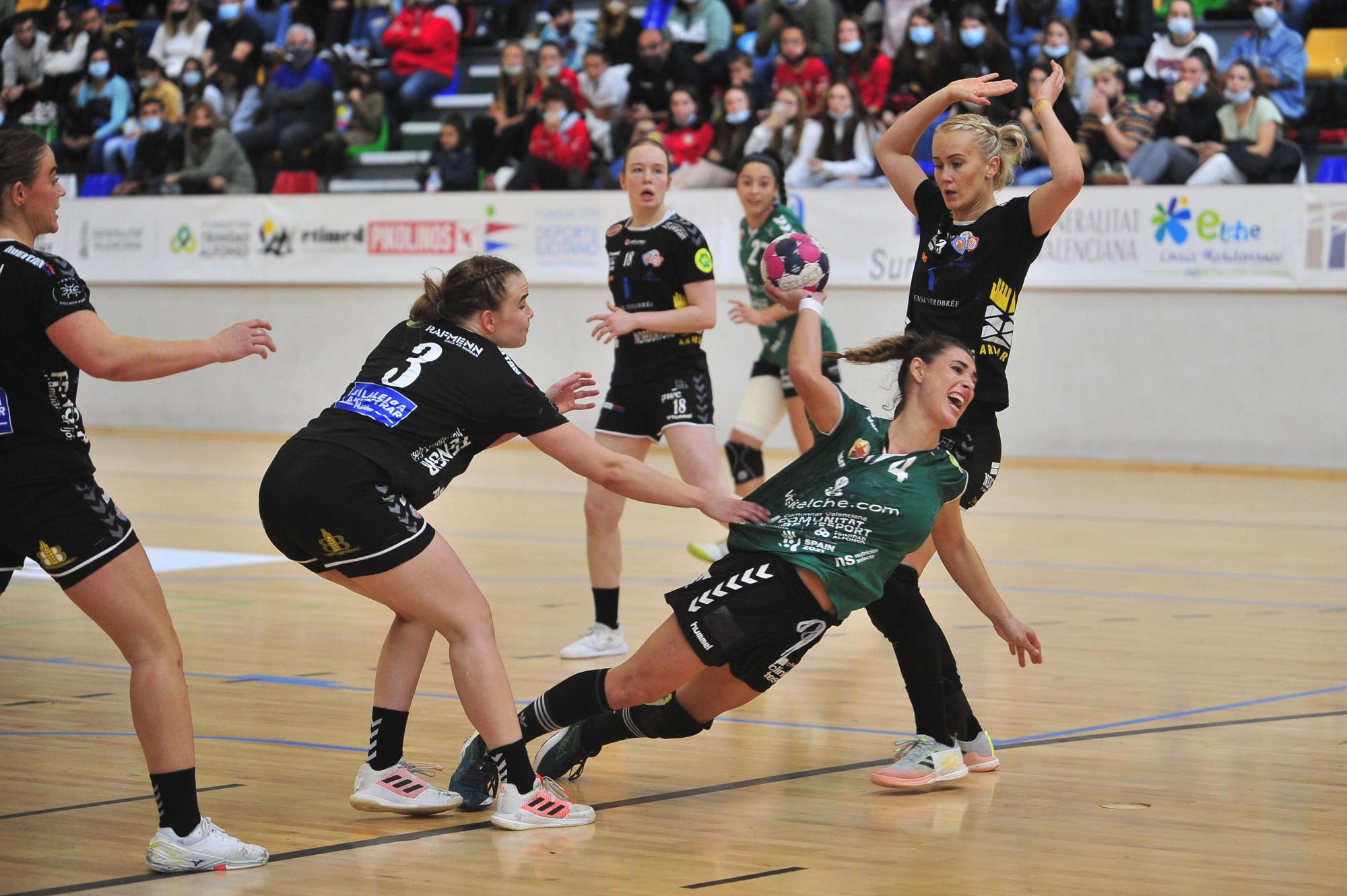 Nicole Morales encarrila el pase del CBM Elche (18-22)