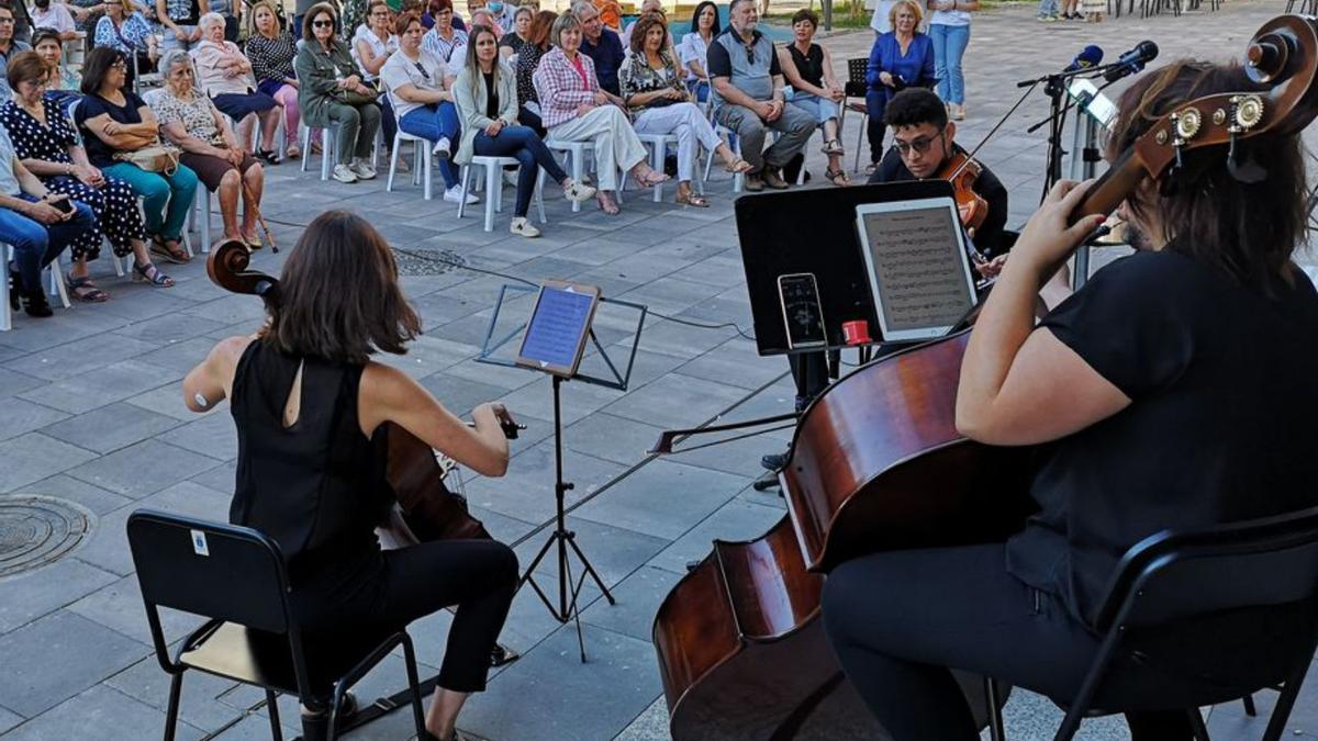 Homenaje 8 La Vall recordó a las víctimas de los bombardeos de la guerra. | MIRA