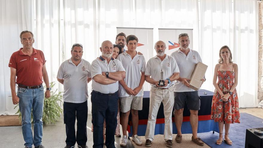 El ‘Mirfak’ gana la Regata Rías Altas