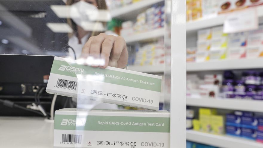 La sexta ola impacta en las estadísticas por los positivos en los autotest de farmacia
