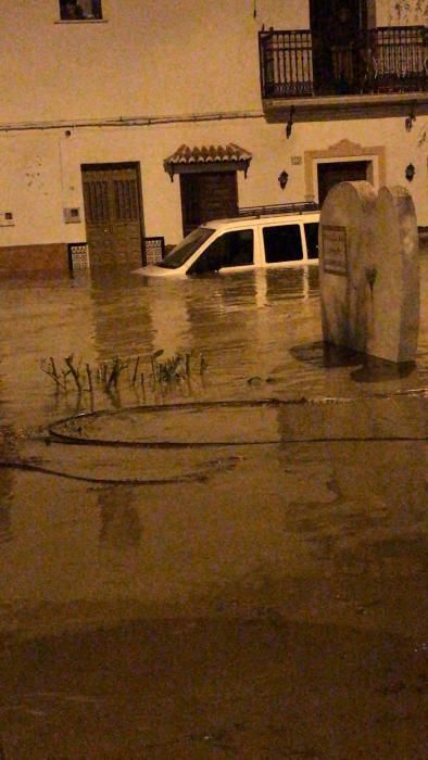 Inundaciones en El Trapiche (Vélez-Málaga) tras una rotura en La Viñuela