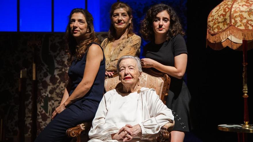 María Galiana junto al elenco de 'Yo solo quiero irme a Francia'