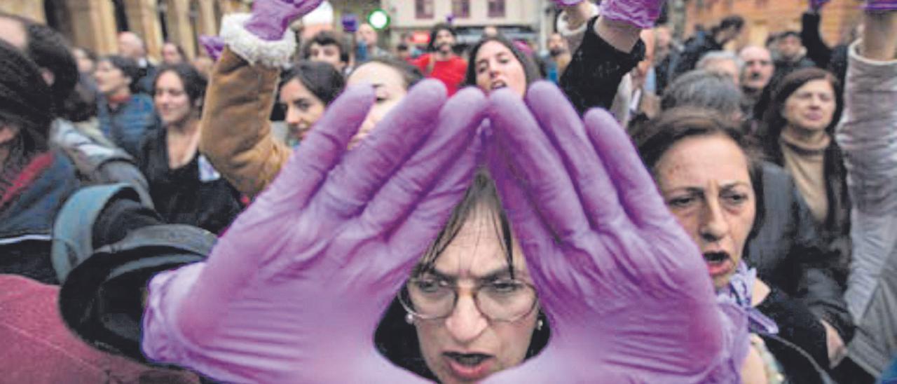 Manifestantes contra la violencia machista.