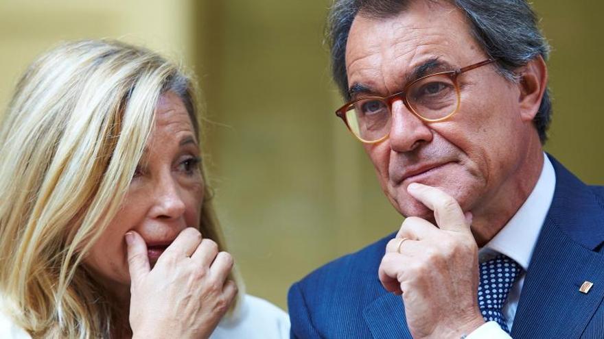 La exvicepresidenta catalana, Joana Ortega y Artur Mas.