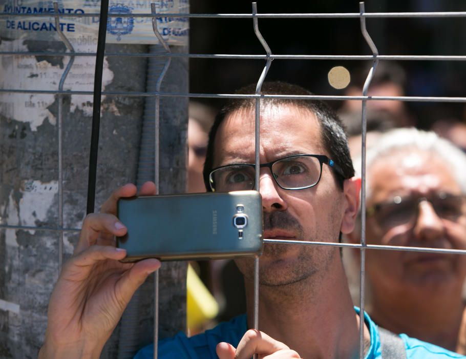 La Pirotecnia Zaragozana, con el valenciano Luis Brunchú al frente, ofrece una mascletà con un cuerpo monótono y flojo y un terremoto terrestre corto