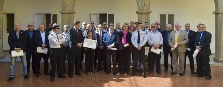 Entrega de diplomas a los Policías Nacionales ...