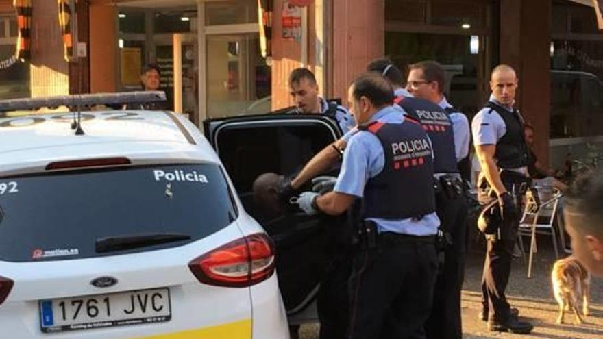 Girona Detingut en provocar un petit incendi a casa