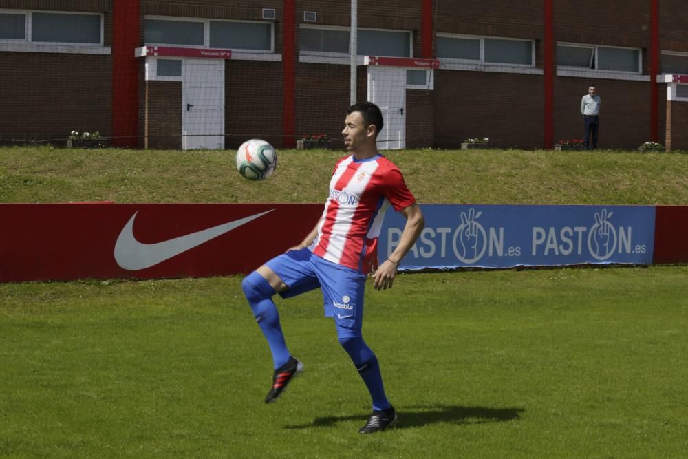 Presentación de Javi Fuego con el Sporting