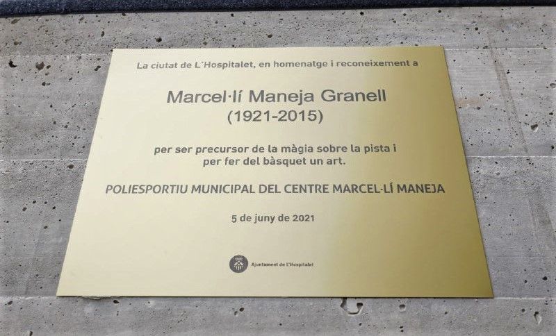 Placa en homenaje al deportista de L'Hospitalet Marcel·lí Maneja Granell.