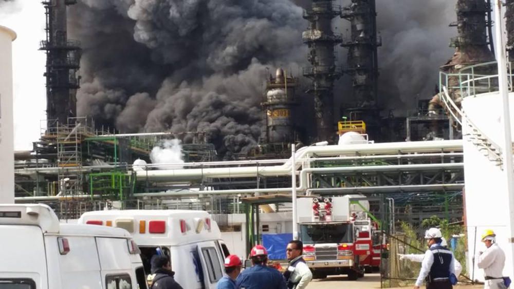 La explosión en una planta de Pemex deja tres muertos