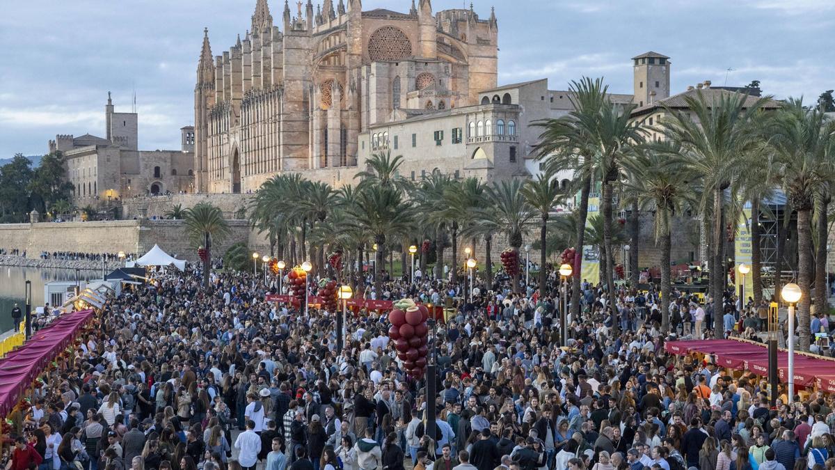 FOTOS | Palma reune a centenares de personas para disfrutar del Raïm Wine Fest