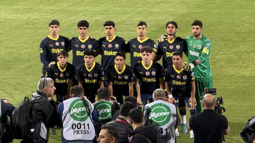 Los juveniles del Fenerbahçe representan a su equipo en la Supercopa turca