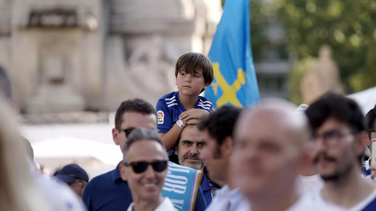 La Aparo y el Fondo Norte, descontentos con la campaña de abonados del Oviedo: estas son las medidas populares que proponen