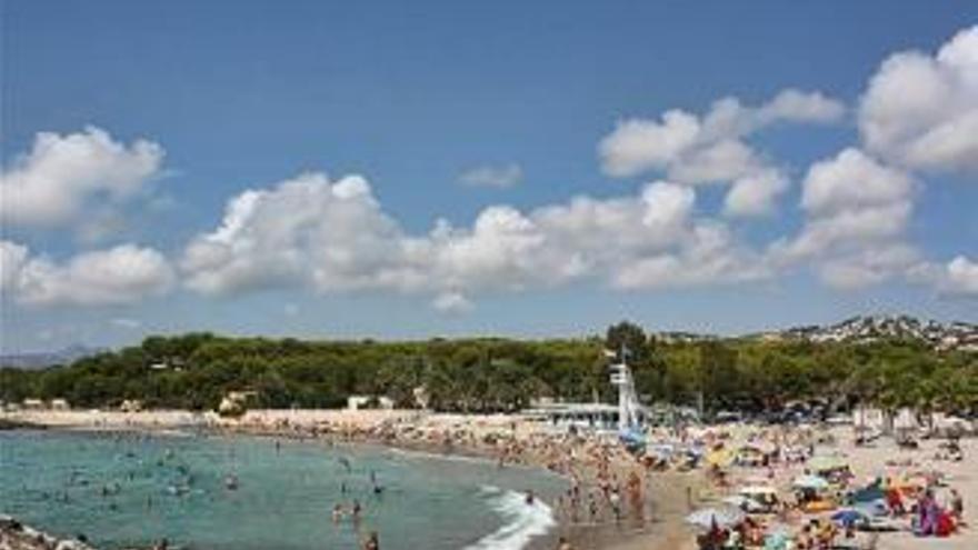 Fallece en la playa de l&#039;Ampolla de Moraira un bañista de 82 años de Madrid