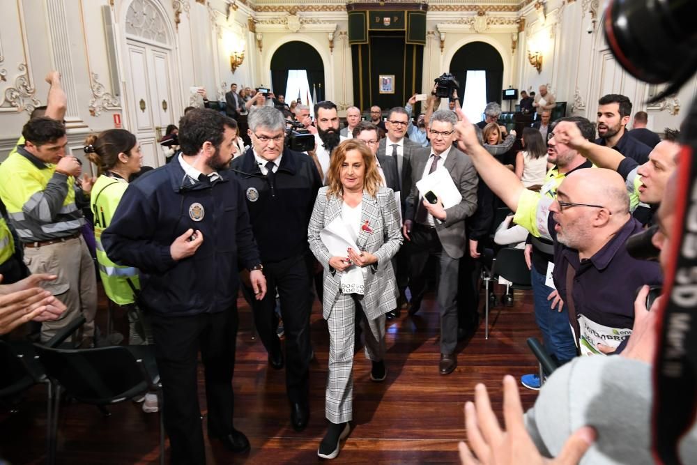 Prórroga de Ence | Los trabajadores de la pastera llevan sus protestas a la Diputación