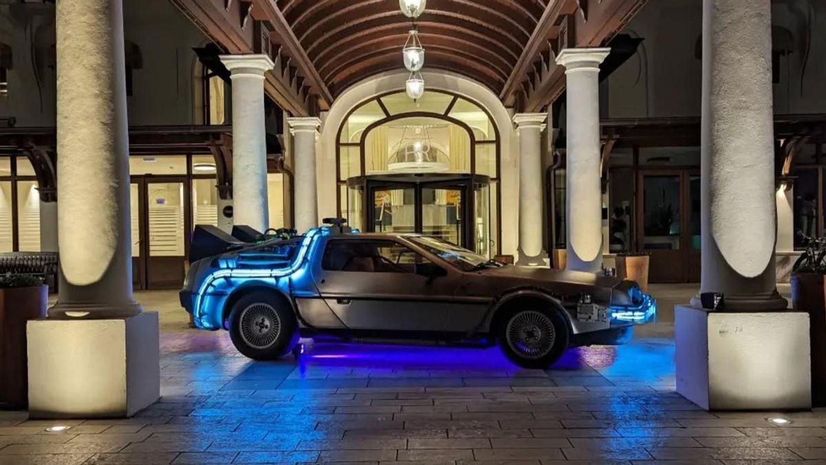 Un DeLorean tuneado como en Regreso al futuro. Un DeLorean tuneado como en Regreso al futuro.