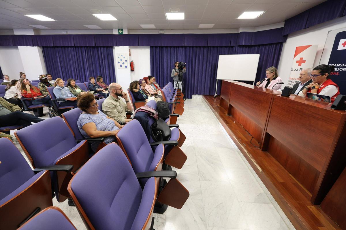 La consellera de Bienestar Social, Carolina Escandell, Manuel Marín y Mary Castaño durante la presentación de las Jornadas Sinhogarismo.