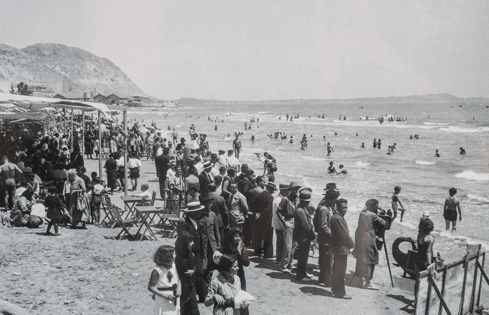 El Archivo Municipal recupera la historia de la playa del Postiguet