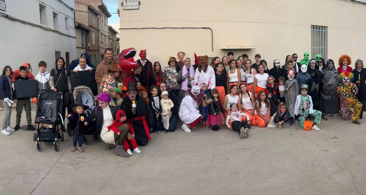 En Plenas, Halloween tampoco defraudó con muchos disfraces y una gran asistencia. | SERVICIO ESPECIAL