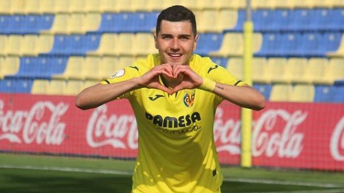 Rafa Mujica celebra uno de sus goles con el Villarreal B