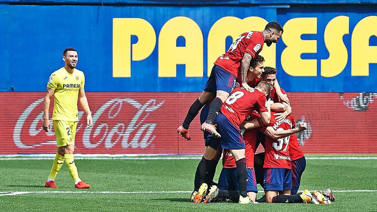 Los jugadores de Osasuna celebran el gol de Budimir. | EUROPA PRESS