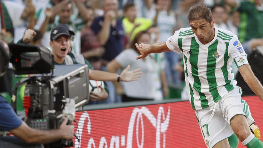 Joaquín celebra su segundo gol ante el Deportivo.