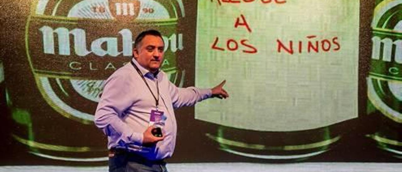 Joantxo Llantada, en plena intervención durante un congreso internacional en Valencia.