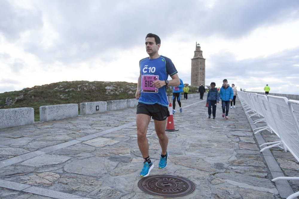 La carrera nocturna de la Torre de Hércules