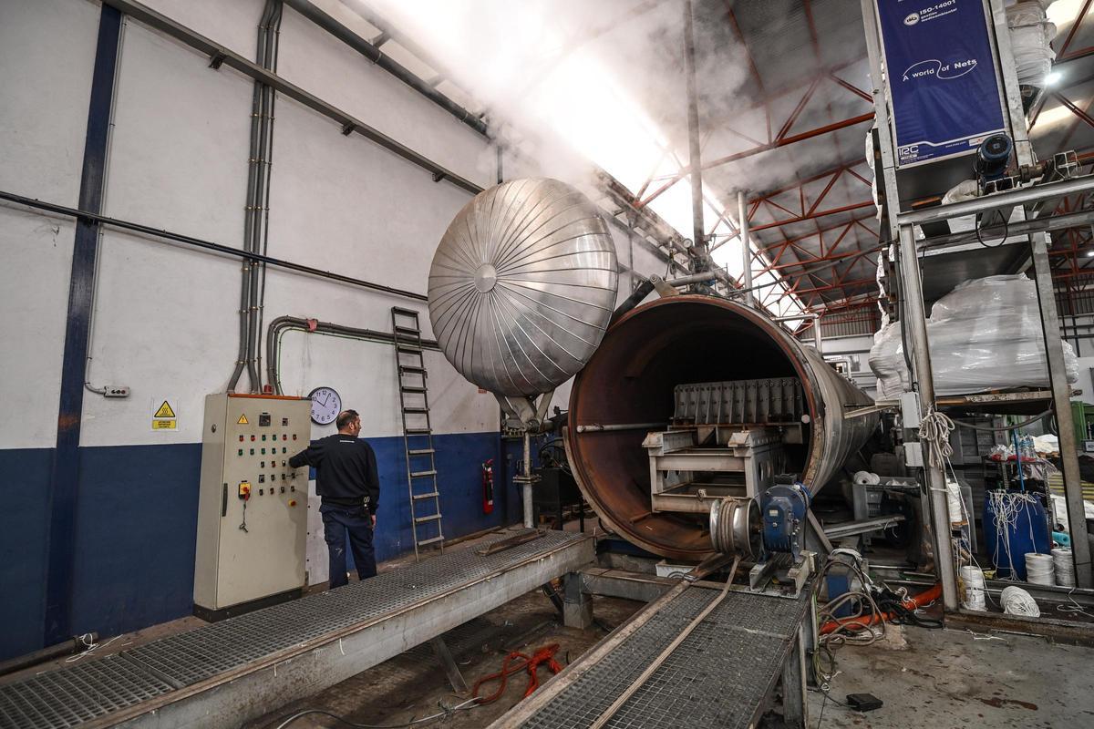 El horno autoclave de la empresa, uno de los más grandes de Europa instalado a medida, es fundamental para el acabado de las redes