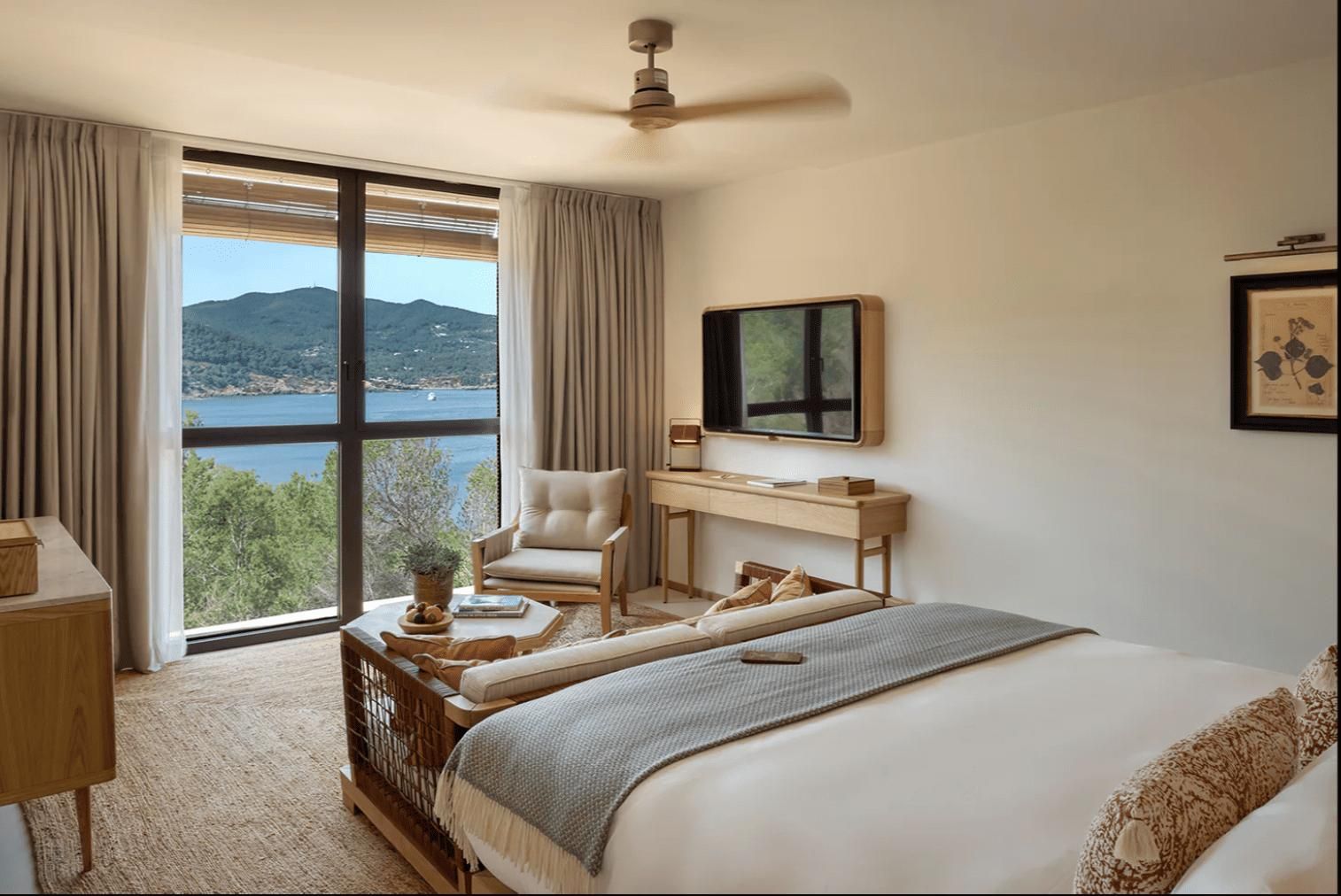 Así es uno de los hoteles más lujosos de Baleares: dos mansiones y suites dentro de cuevas