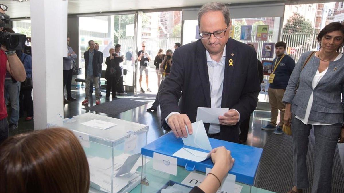 Quim Torra vota en la Escuela Oficial de Idiomas de Barcelona