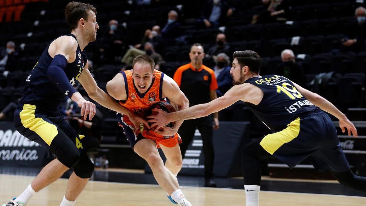 Prepelic, ante el marcaje de Vesely y de Nando de Colo